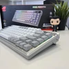 Kép 4/8 - ASUS ROG AZOTH Moonlight White (ROG NX Snow / PBT) - US vezeték nélküli/vezetékes billentyűzet (90MP031A-BKUA11)