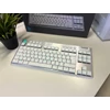 Kép 13/13 - Logitech G915 TKL (Tactile) switch Vezeték nélküli Gaming Billentyűzet DE - Fehér (920-009661)