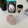 Kép 4/7 - Logitech Lift Vertical Ergonomic Rose - függőleges ergonómikus jobbkezes vezeték nélküli egér - rózsaszín (910-006478) (Windows & Mac kompatibilis) 