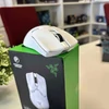 Kép 5/10 - razer-viper-v2-pro-white-gamer-eger-szembol